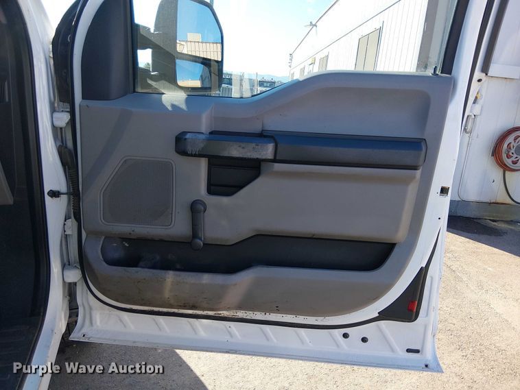 image for item EE5011 2018 Ford F250 Super Duty SuperCab pickup truck