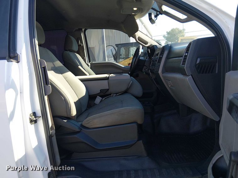 image for item EE5011 2018 Ford F250 Super Duty SuperCab pickup truck