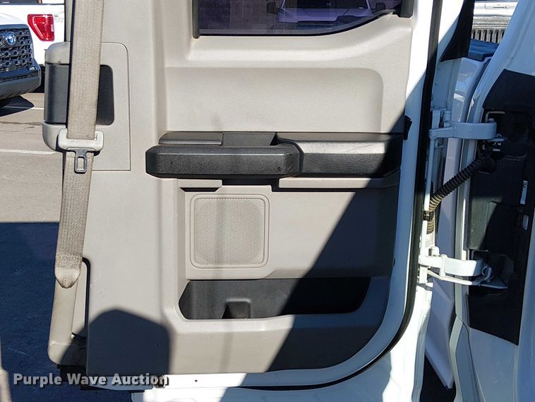 image for item EE5011 2018 Ford F250 Super Duty SuperCab pickup truck