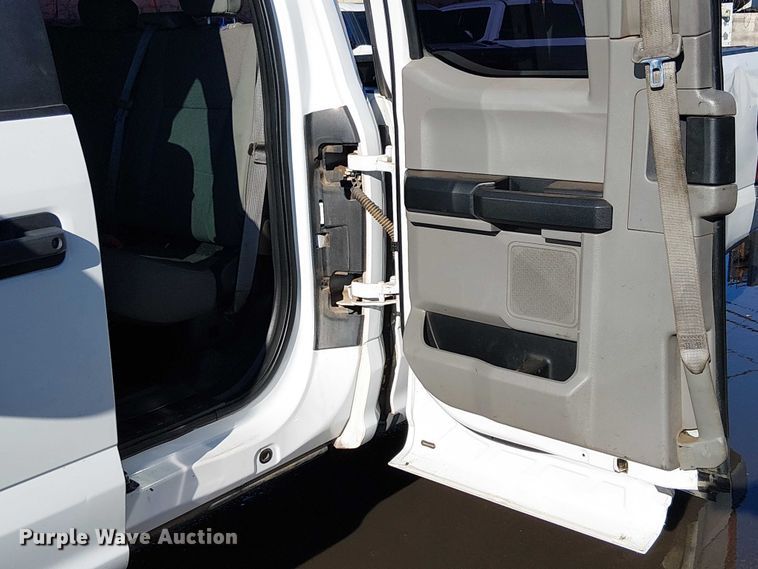 image for item EE5011 2018 Ford F250 Super Duty SuperCab pickup truck