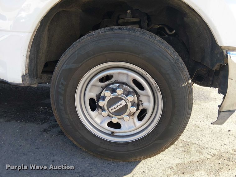 image for item EE5011 2018 Ford F250 Super Duty SuperCab pickup truck