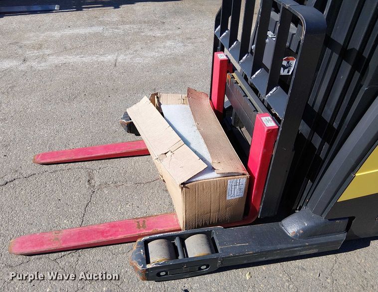 image for item EE5030 2023 Hyster N35ZR3 reach truck