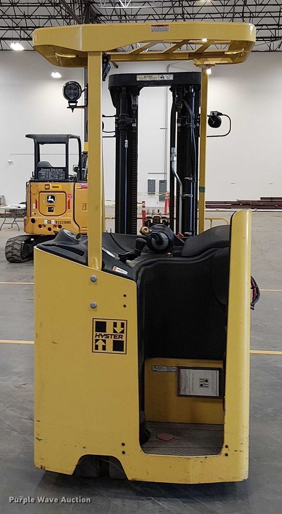image for item EE5031 2023 Hyster E35HSD3-18 forklift