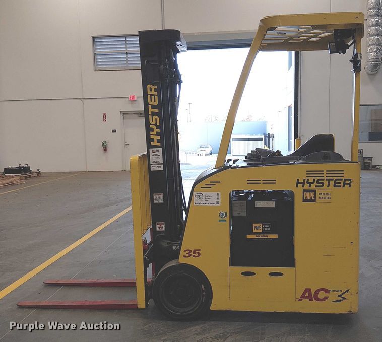 image for item EE5031 2023 Hyster E35HSD3-18 forklift