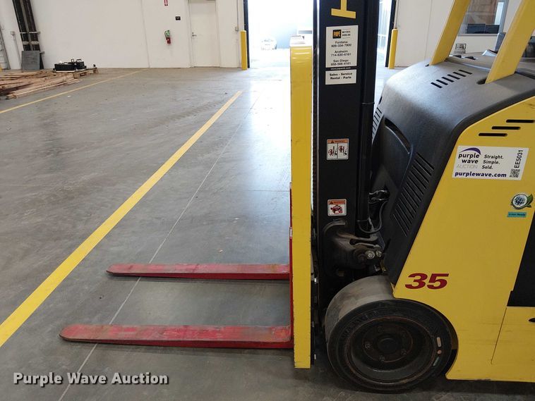 image for item EE5031 2023 Hyster E35HSD3-18 forklift