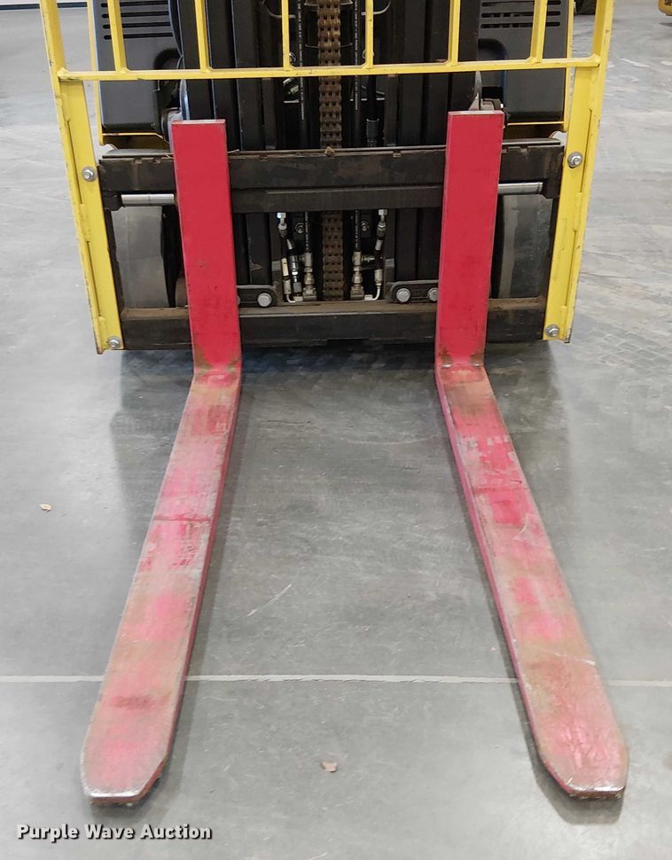 image for item EE5031 2023 Hyster E35HSD3-18 forklift
