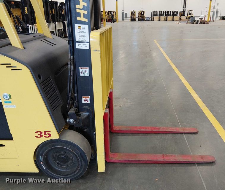image for item EE5031 2023 Hyster E35HSD3-18 forklift