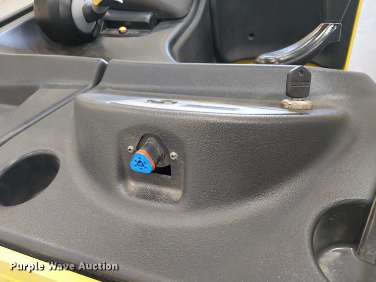 image for item EE5031 2023 Hyster E35HSD3-18 forklift