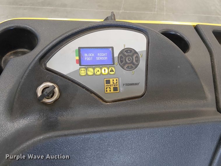 image for item EE5031 2023 Hyster E35HSD3-18 forklift