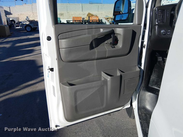 image for item EE5032 2015 Chevrolet Express van