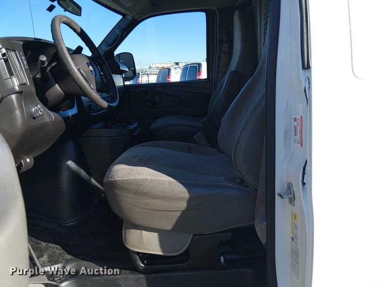 image for item EE5032 2015 Chevrolet Express van