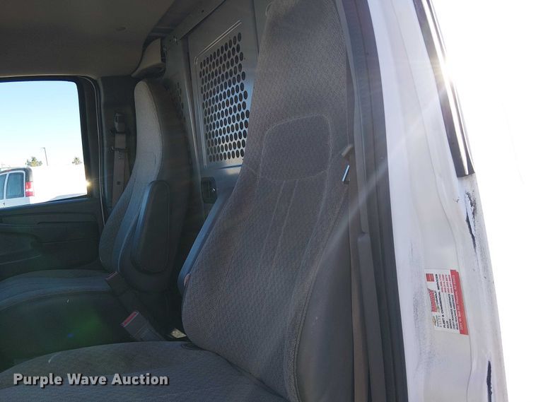 image for item EE5032 2015 Chevrolet Express van