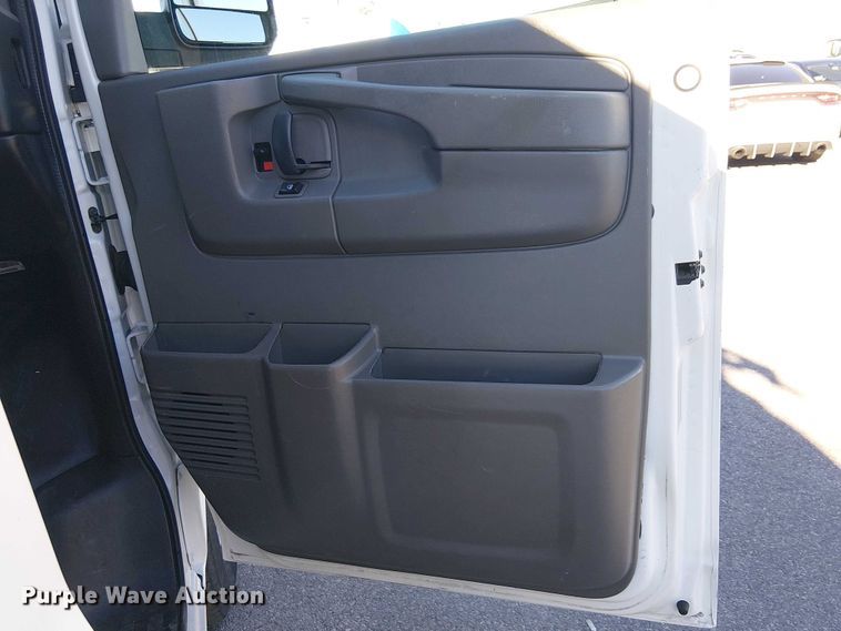 image for item EE5032 2015 Chevrolet Express van
