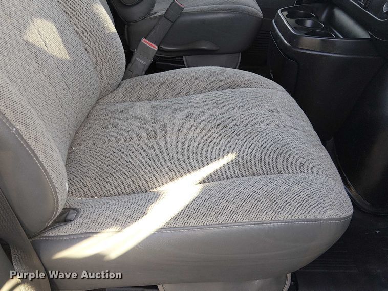 image for item EE5032 2015 Chevrolet Express van