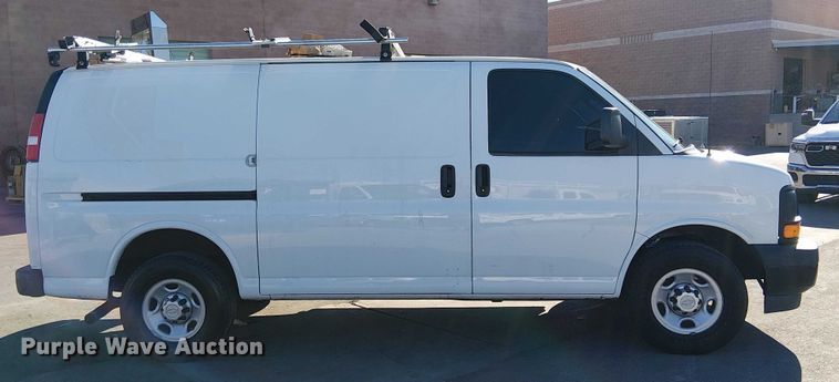 image for item EE5036 2017 Chevrolet Express van