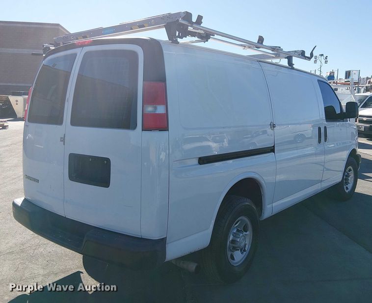 image for item EE5036 2017 Chevrolet Express van