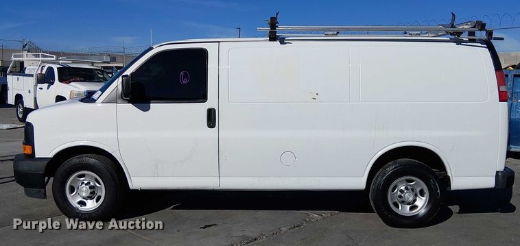 image for item EE5036 2017 Chevrolet Express van