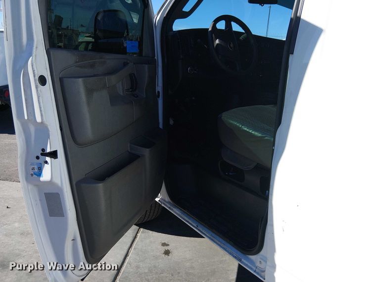 image for item EE5036 2017 Chevrolet Express van