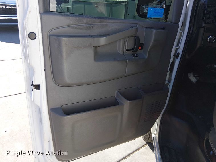 image for item EE5036 2017 Chevrolet Express van