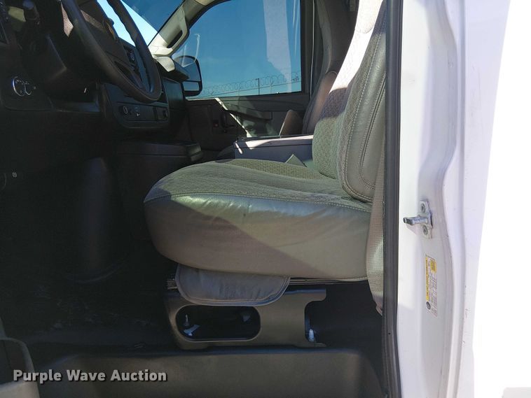 image for item EE5036 2017 Chevrolet Express van