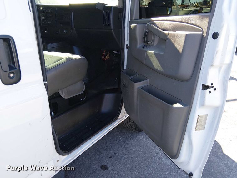 image for item EE5036 2017 Chevrolet Express van