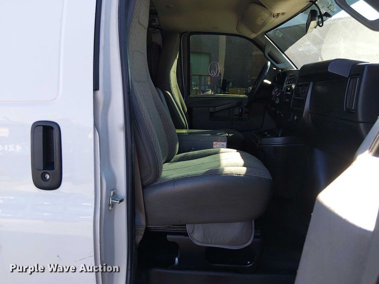 image for item EE5036 2017 Chevrolet Express van