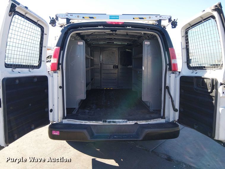 image for item EE5036 2017 Chevrolet Express van