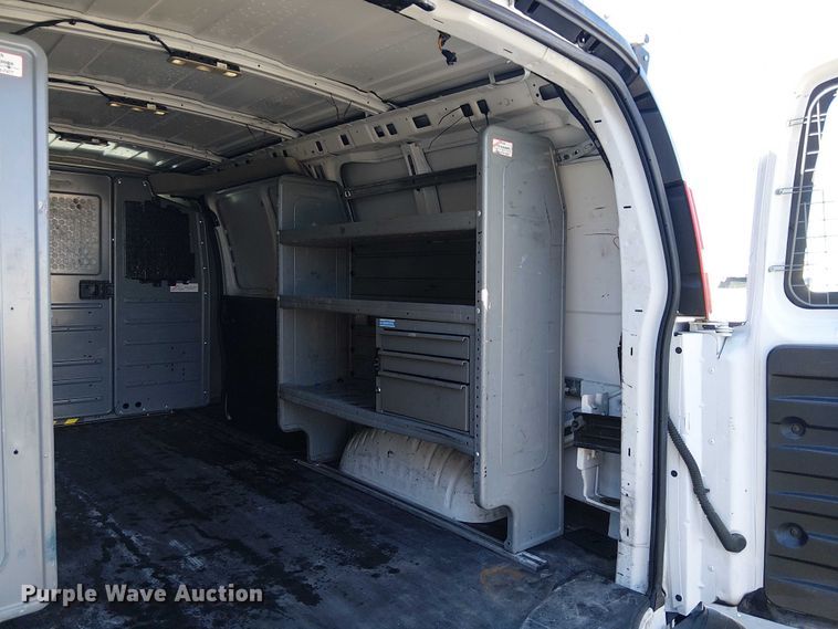 image for item EE5036 2017 Chevrolet Express van