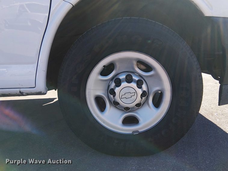 image for item EE5036 2017 Chevrolet Express van