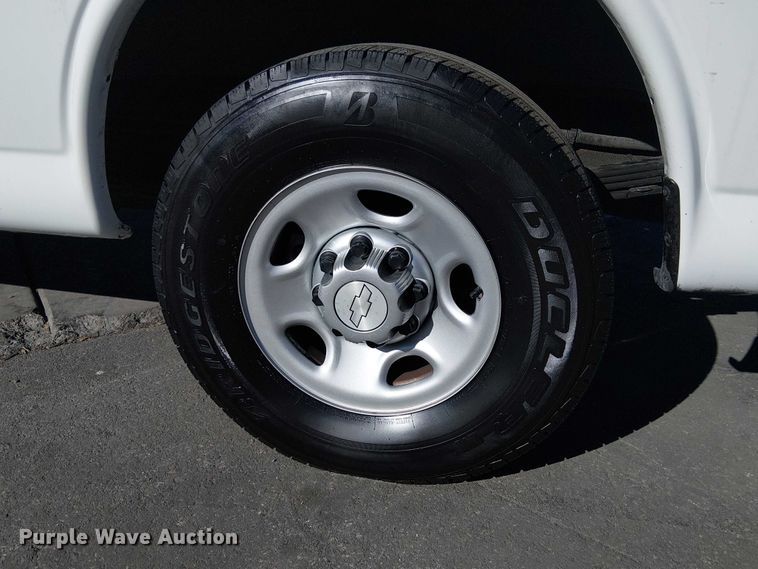 image for item EE5036 2017 Chevrolet Express van