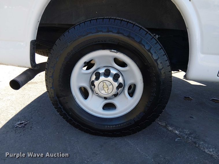 image for item EE5038 2012 Chevrolet Express van