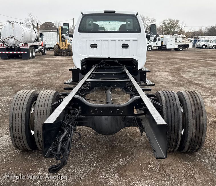 image for item EG1780 2016 Ford F650 Super Duty  truck cab and chassis