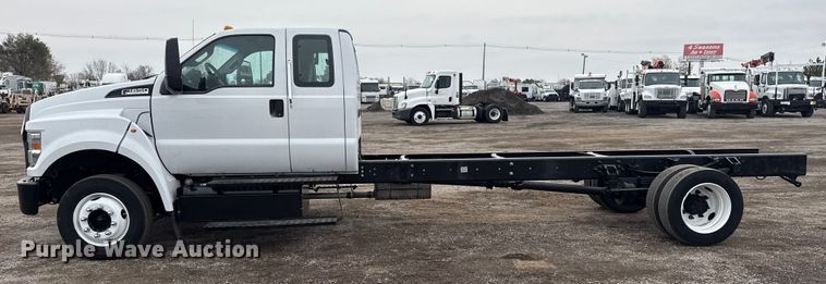 image for item EG1780 2016 Ford F650 Super Duty  truck cab and chassis