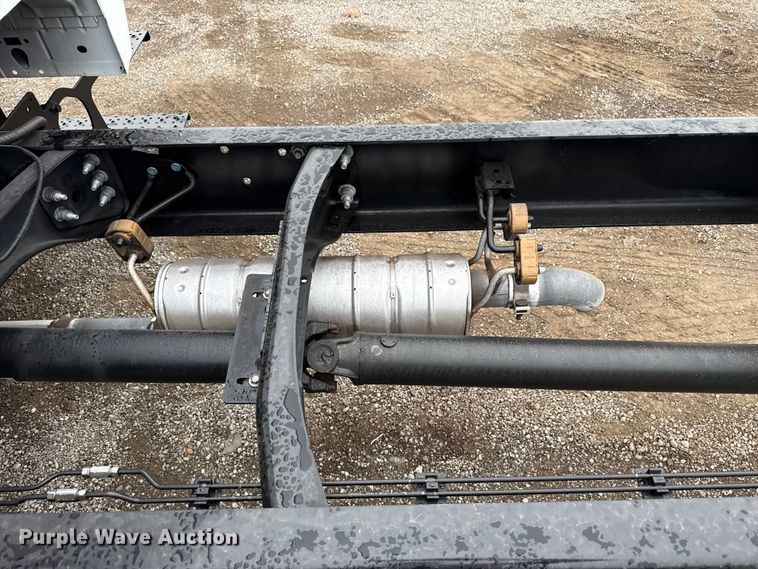 image for item EG1780 2016 Ford F650 Super Duty  truck cab and chassis