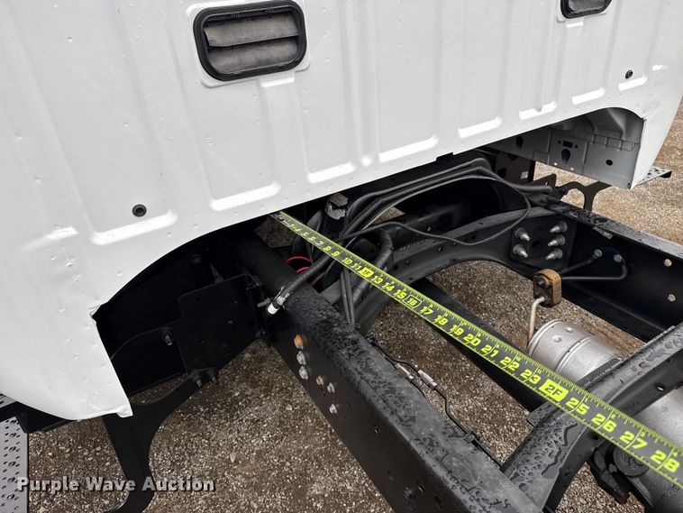 image for item EG1780 2016 Ford F650 Super Duty  truck cab and chassis