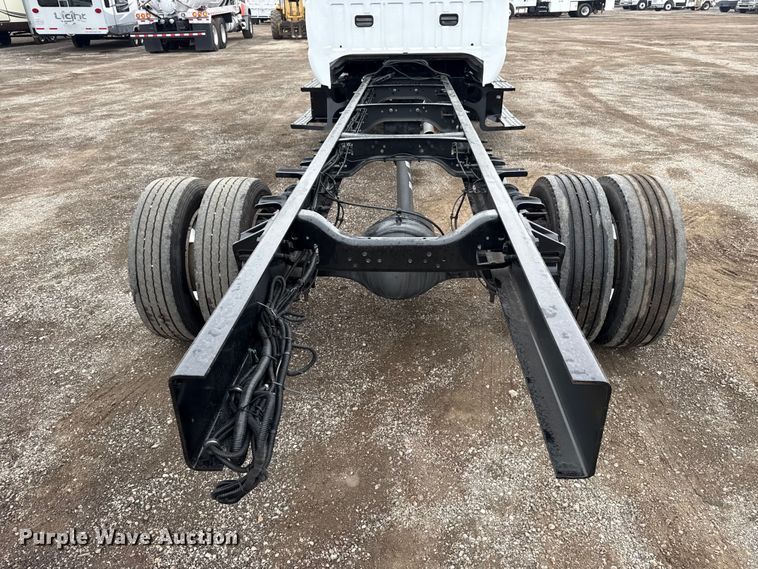 image for item EG1780 2016 Ford F650 Super Duty  truck cab and chassis