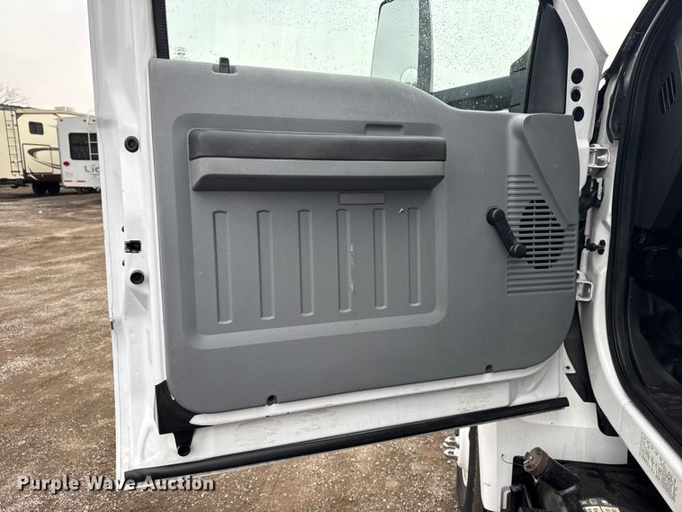 image for item EG1780 2016 Ford F650 Super Duty  truck cab and chassis