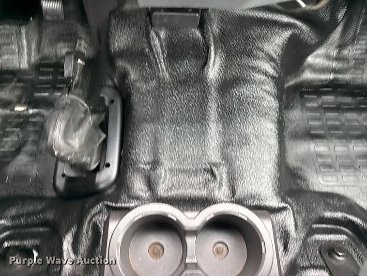 image for item EG1780 2016 Ford F650 Super Duty  truck cab and chassis