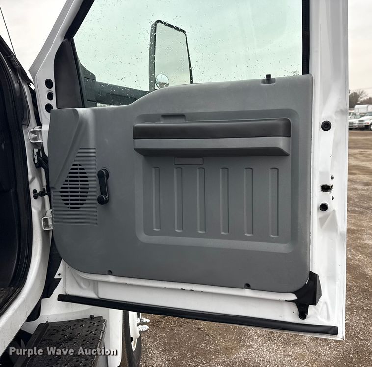 image for item EG1780 2016 Ford F650 Super Duty  truck cab and chassis