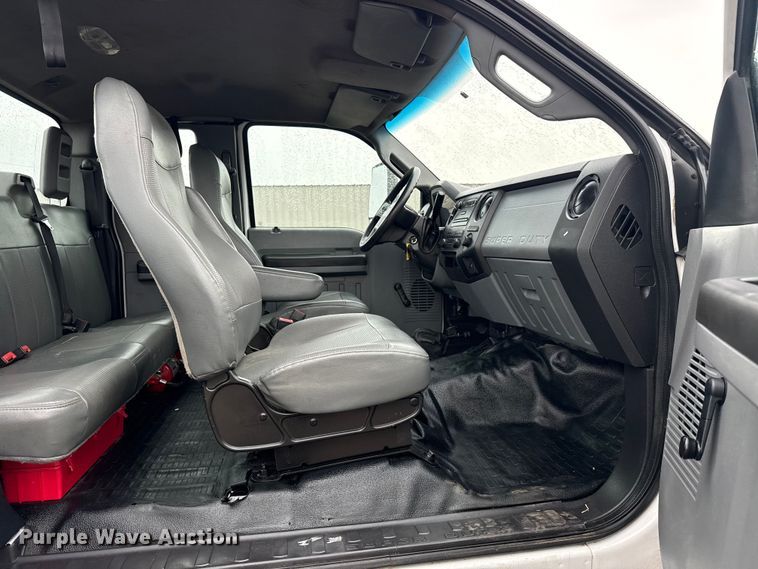 image for item EG1780 2016 Ford F650 Super Duty  truck cab and chassis