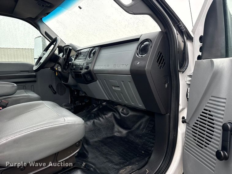 image for item EG1780 2016 Ford F650 Super Duty  truck cab and chassis