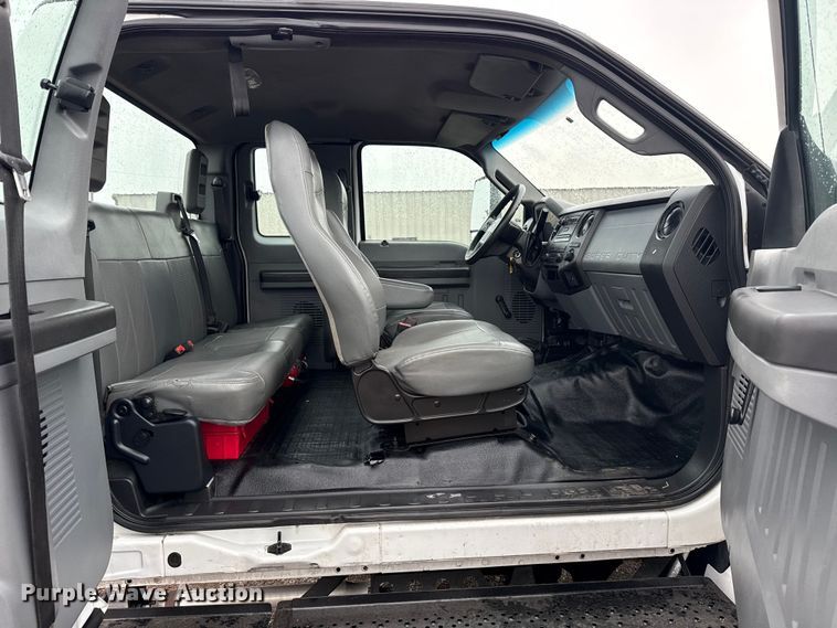 image for item EG1780 2016 Ford F650 Super Duty  truck cab and chassis