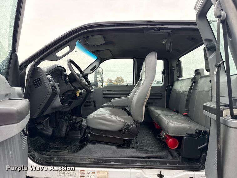 image for item EG1780 2016 Ford F650 Super Duty  truck cab and chassis