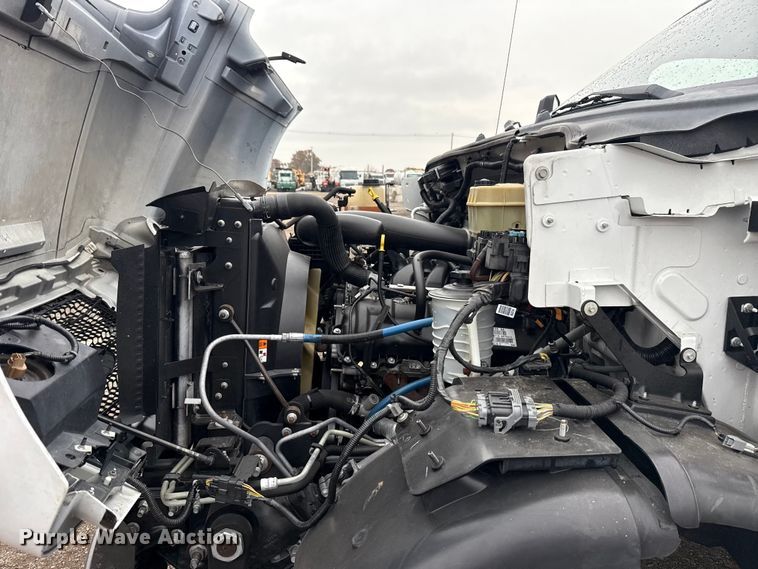 image for item EG1780 2016 Ford F650 Super Duty  truck cab and chassis