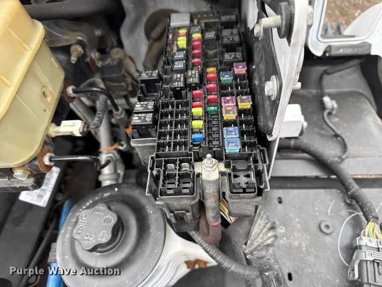 image for item EG1780 2016 Ford F650 Super Duty  truck cab and chassis