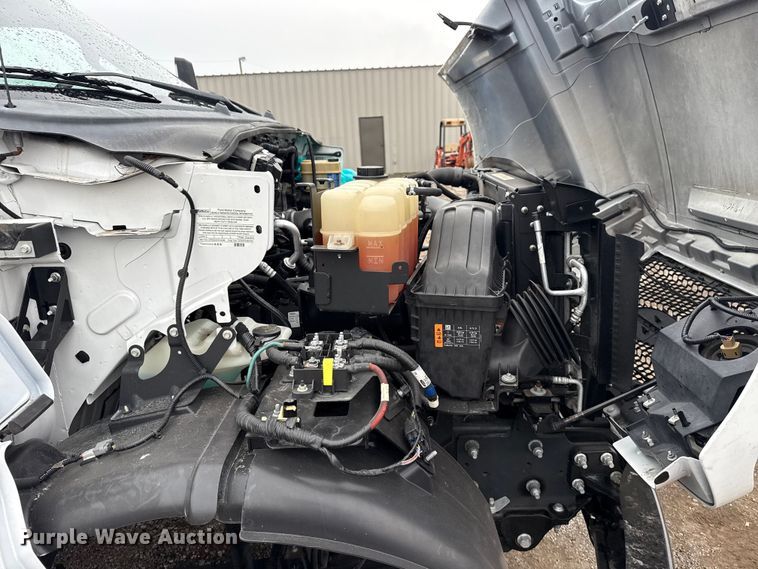 image for item EG1780 2016 Ford F650 Super Duty  truck cab and chassis