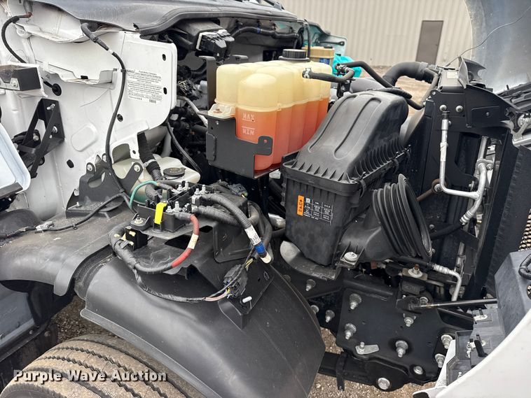 image for item EG1780 2016 Ford F650 Super Duty  truck cab and chassis