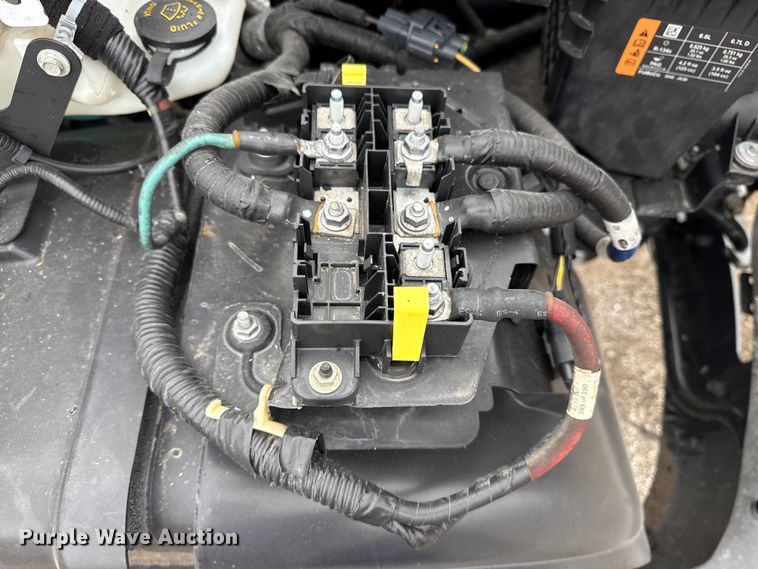 image for item EG1780 2016 Ford F650 Super Duty  truck cab and chassis