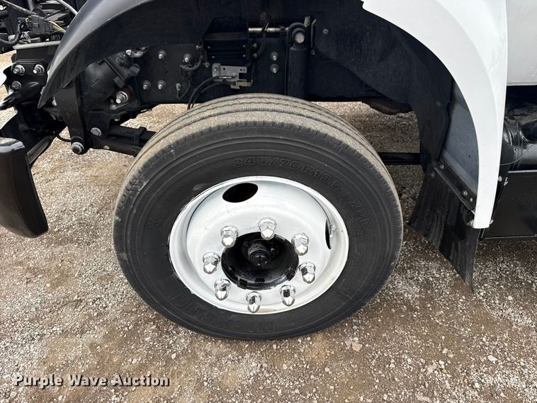 image for item EG1780 2016 Ford F650 Super Duty  truck cab and chassis