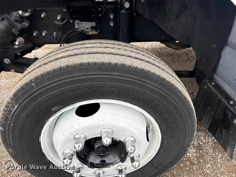 image for item EG1780 2016 Ford F650 Super Duty  truck cab and chassis